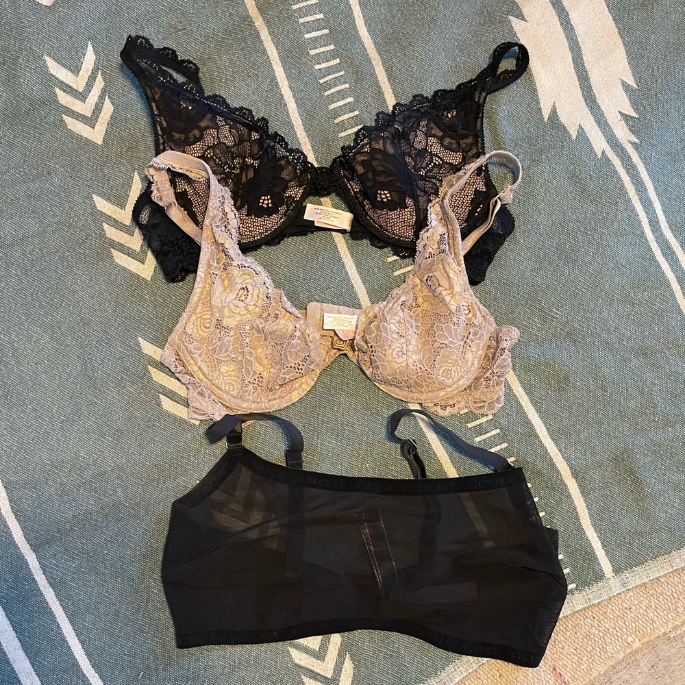 Bundle of 3 Victoria’s Secret bras!!